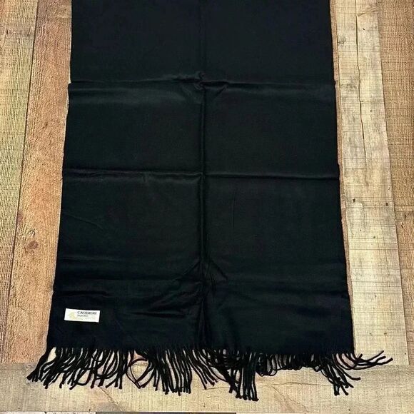 NIB Royal Rossi 100% Cashmere Scarf with Fringe Ends - Picture 2 of 3